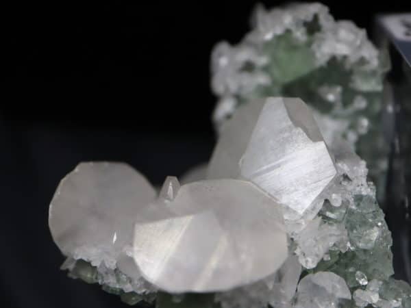 Calcite lenticulaire sur fluorite