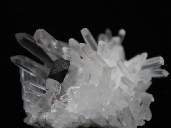 Hubnérite cristal sur quartz