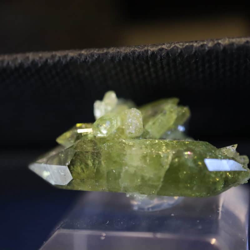 Vésuvianite cristal biterminé