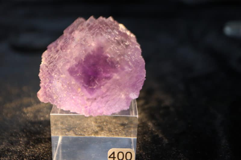 Cube violet de fluorite