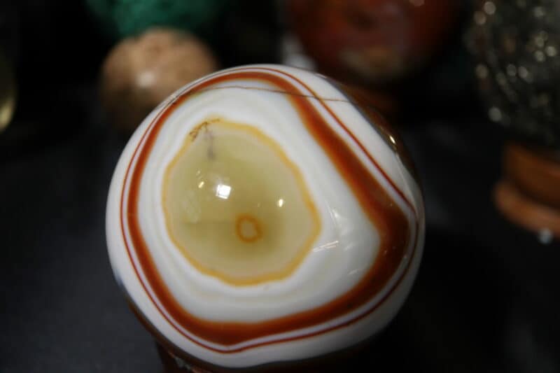 Sphère agate rubanée.