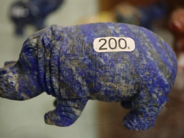 Hippopotame sculpté lapis.