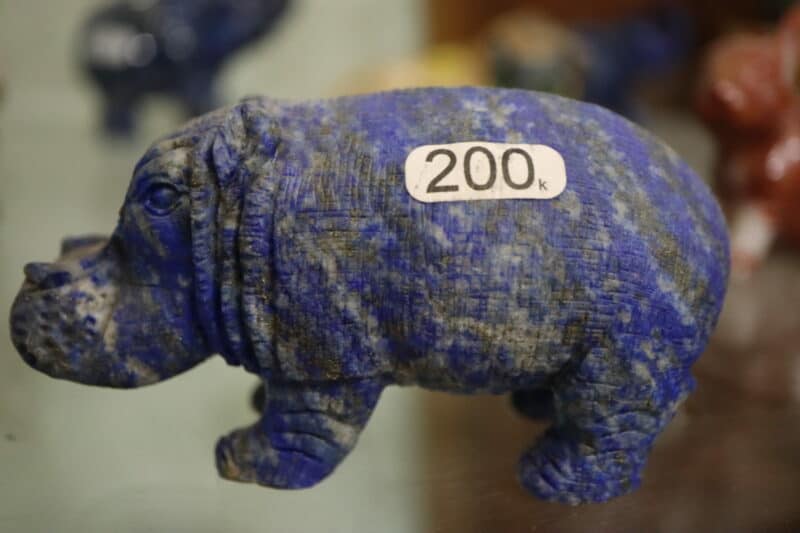 Hippopotame sculpté lapis.