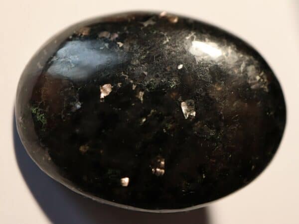 Cabochon Nuumite oval