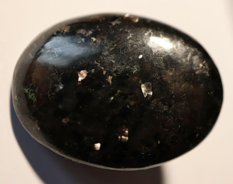 Cabochon Nuumite oval