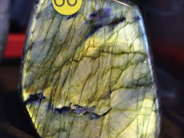 Labradorite  entiérement polie
