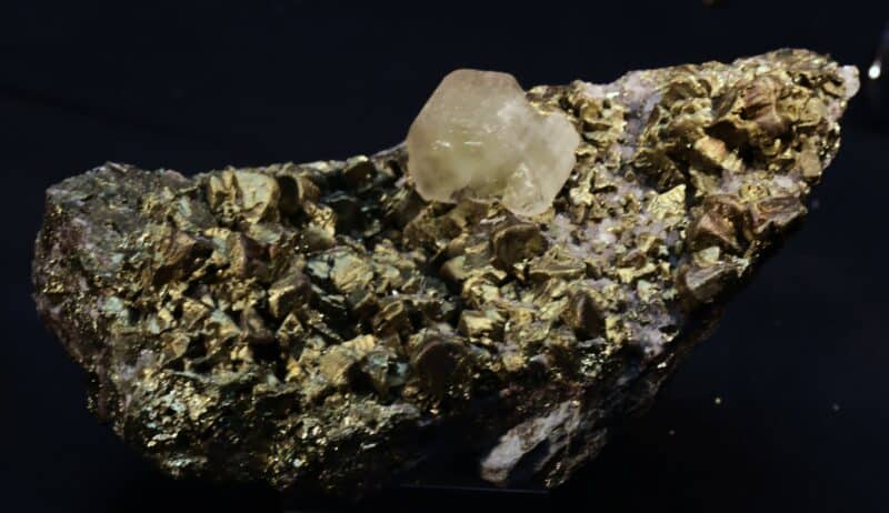 Apatite gangue chalcopyrite