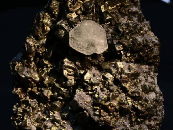 Apatite sur chalcopyrite n1