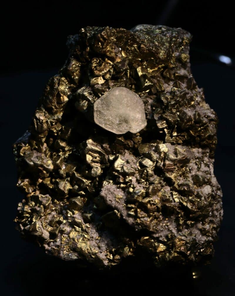 Apatite sur chalcopyrite n1