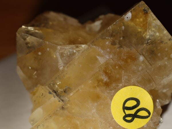 Fluorite cubique jaune Tarn