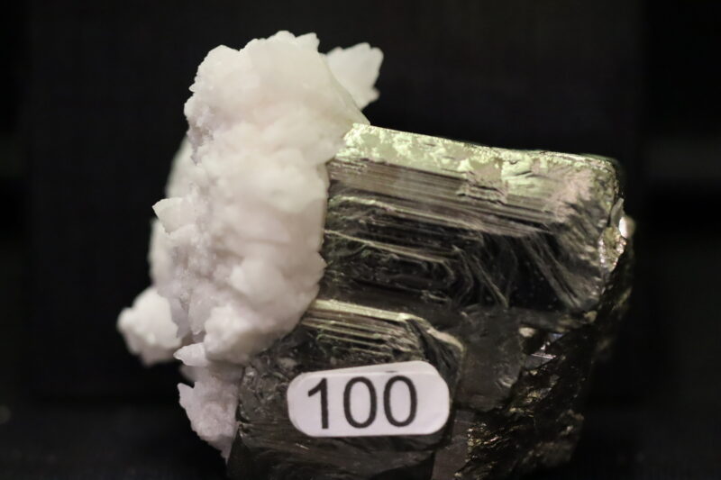 Pyrite manganocalcite n3