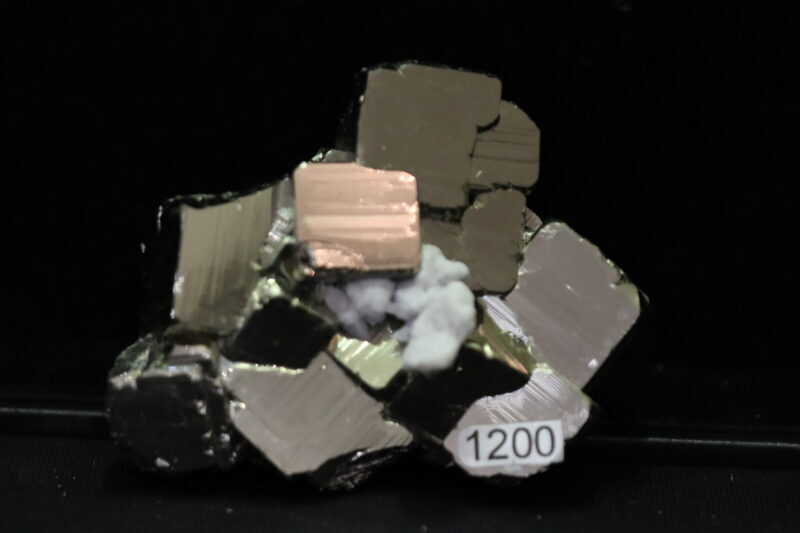 Pyrite manganocalcite n1