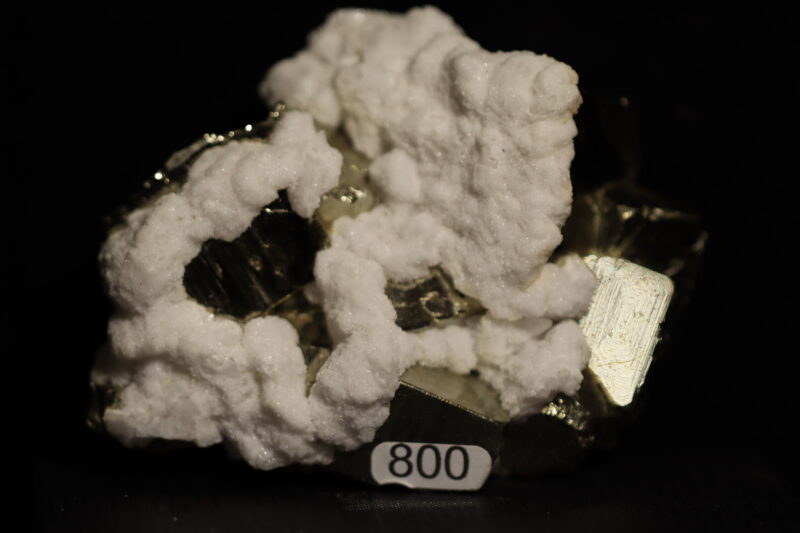 Pyrite manganocalcite n4