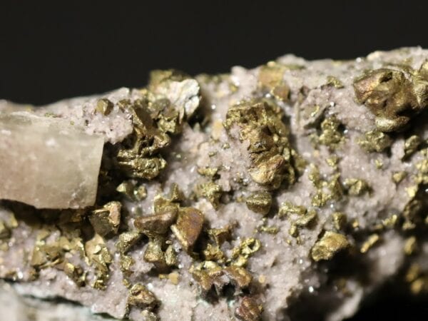 Apatite sur chalcopyrite n1