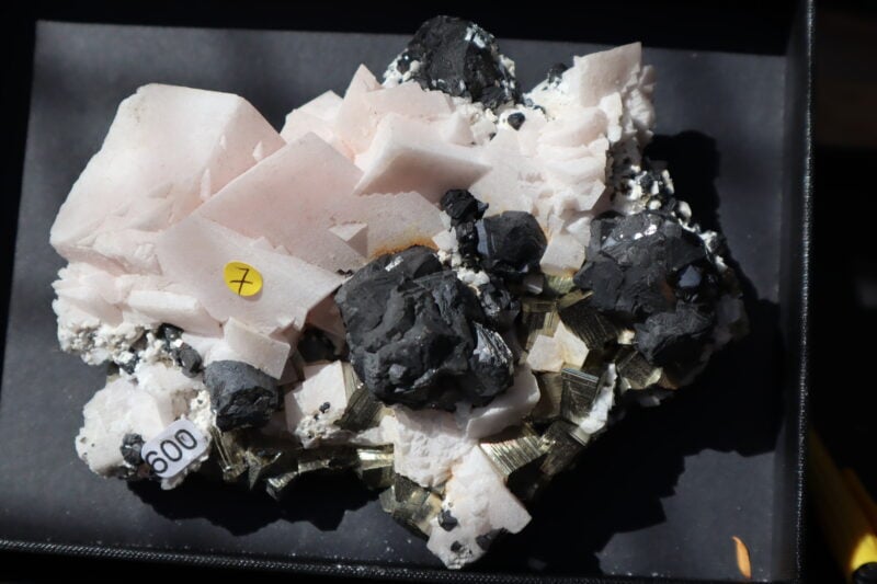 Calcite Mangano blende pyrite