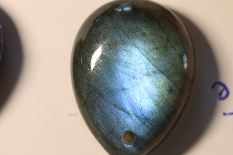 Labradorite goutte1