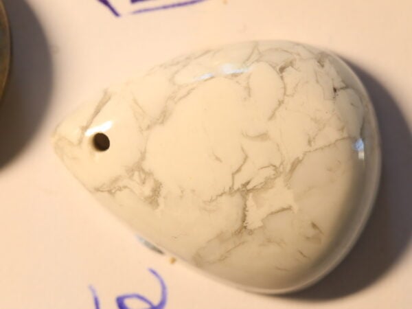 Howlite goutte1