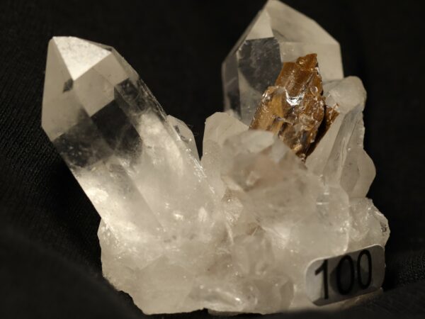 Brookite sur quartz 2