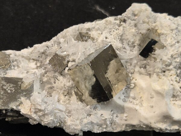 Pyrite sur guangue