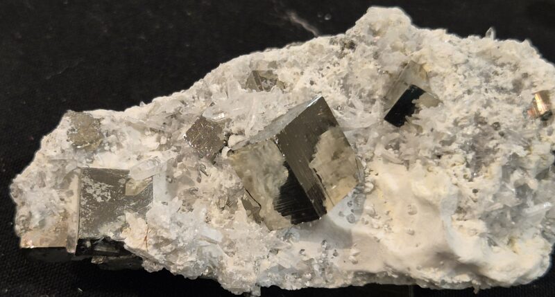 Pyrite sur guangue