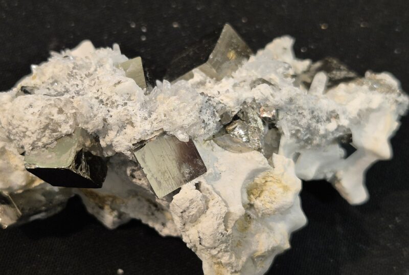 Pyrite sur guangue