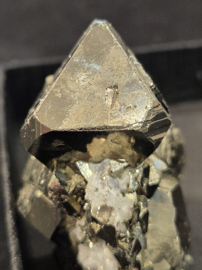 Pyrite octaèdrique tronquée