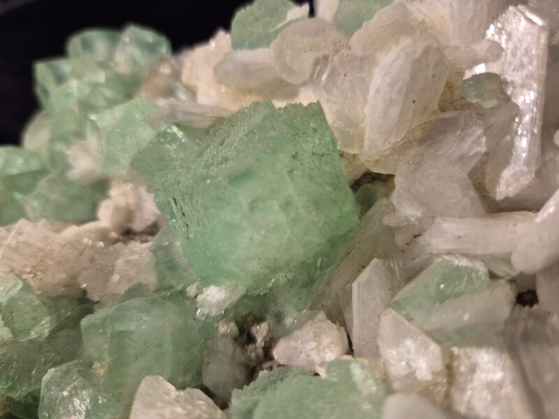 Apophyllite verte sur stilbite