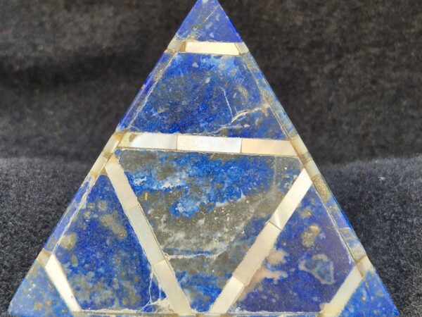 Lapis pyramide