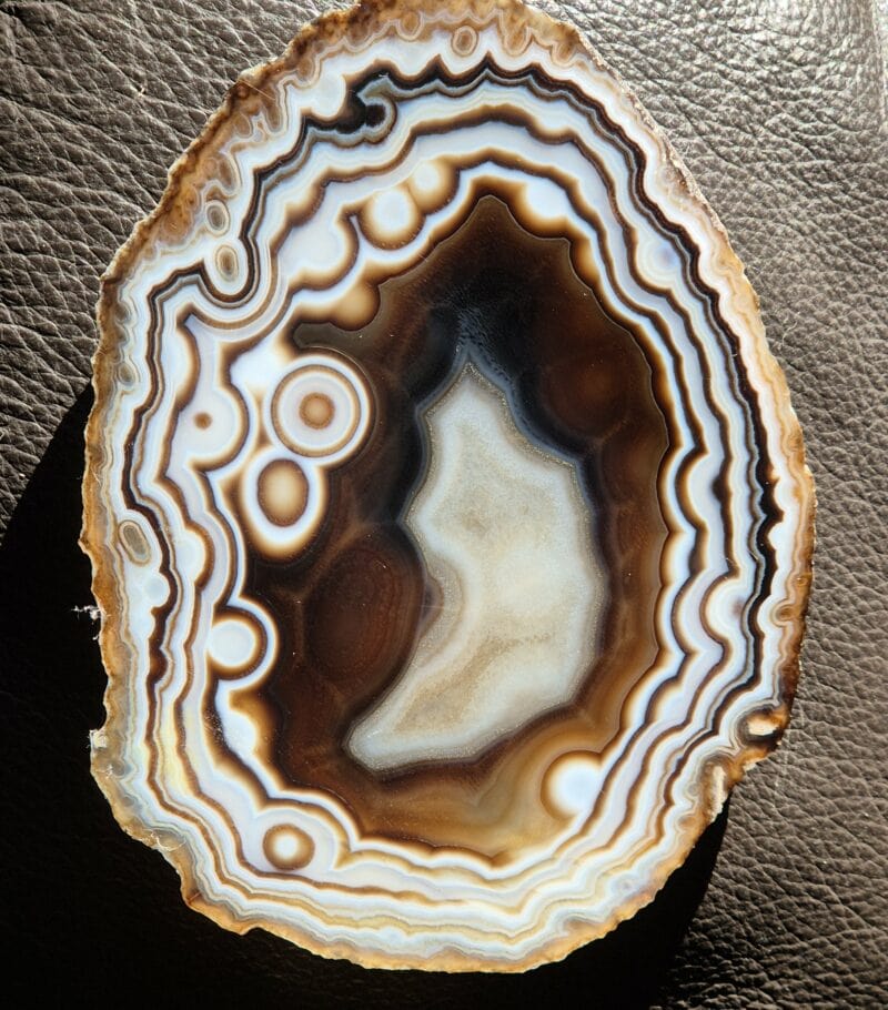 Agate noire et blanche