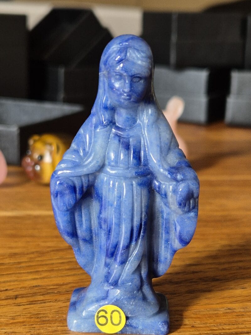 Vierge en quartz bleu