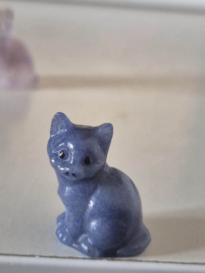 Chat en quartz bleu