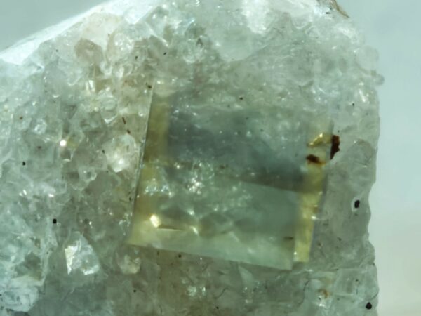 Fluorite bleue sur quartz