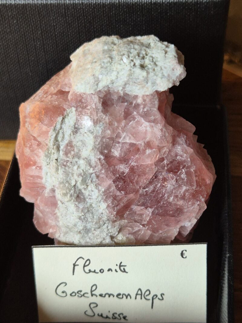 Fluorite rose Suisse