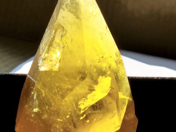 Polyèdre de fluorite Valzergues