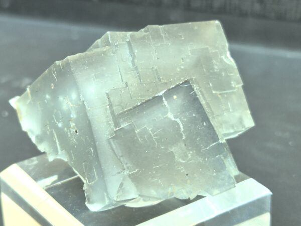 Fluorine cube bleu