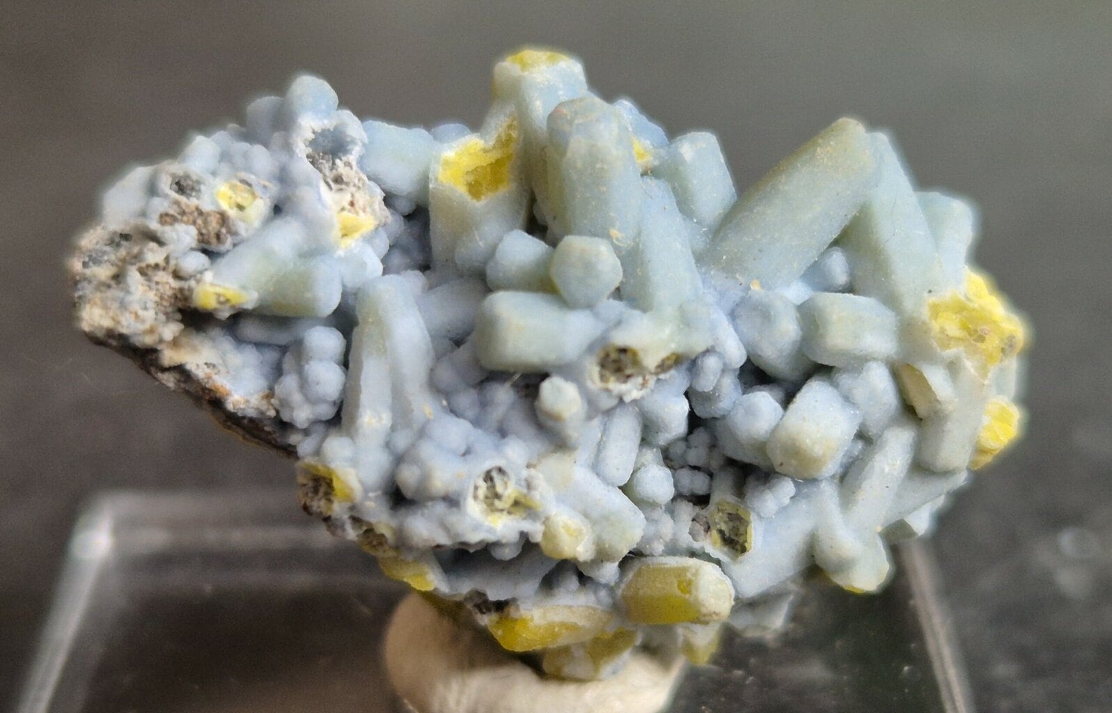 Plumbogummite rhomboèdrique
