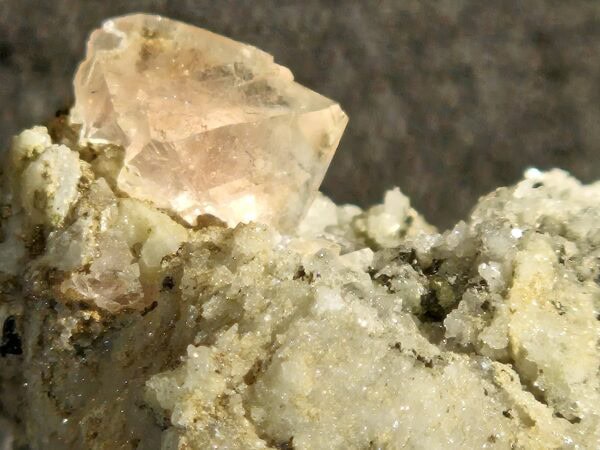 Fluorite Rose sur Quartz