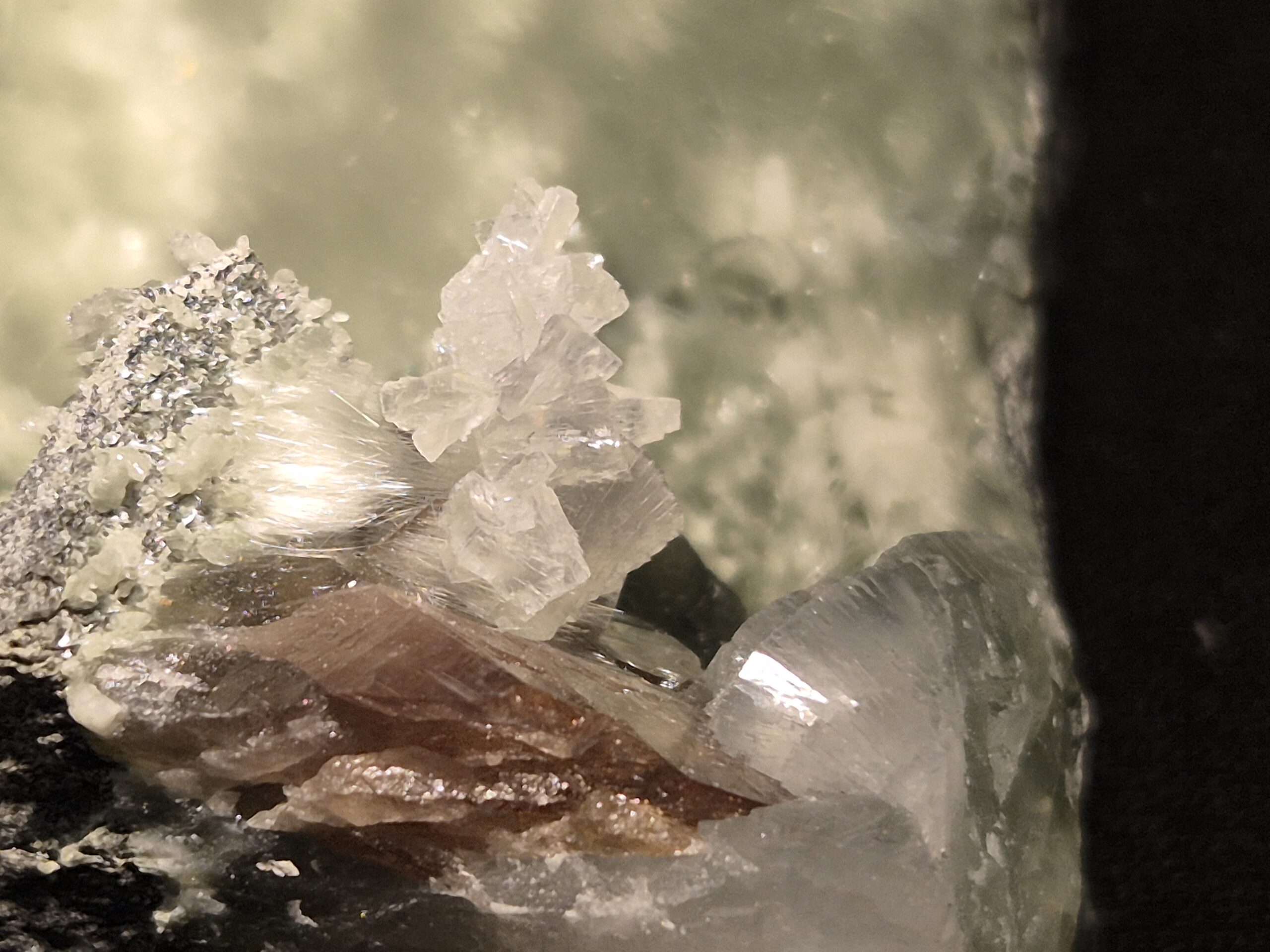 Prehnite Bissolite Axinite Zéolite Oisans – Image 5