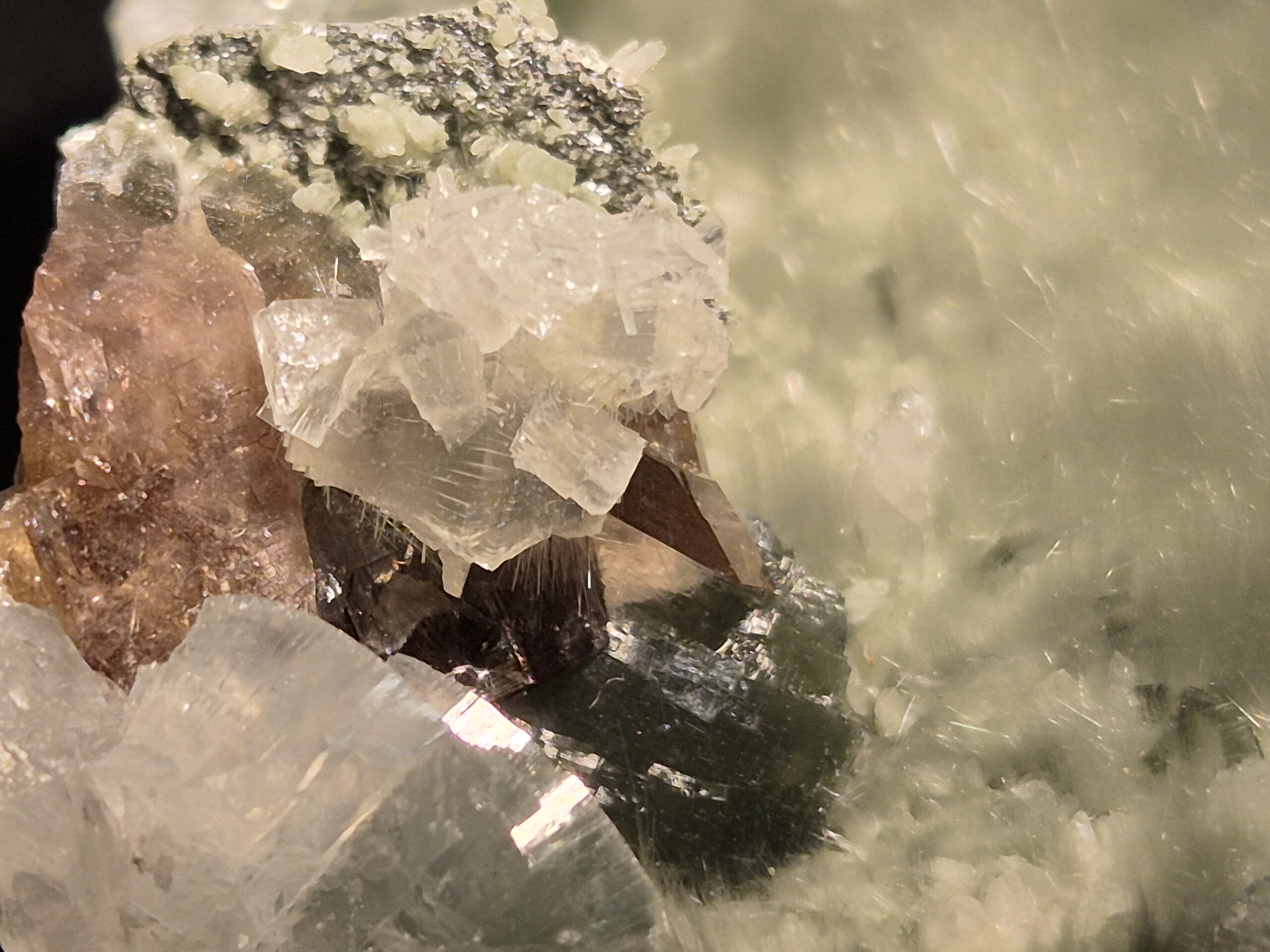 Prehnite Bissolite Axinite Zéolite Oisans – Image 4