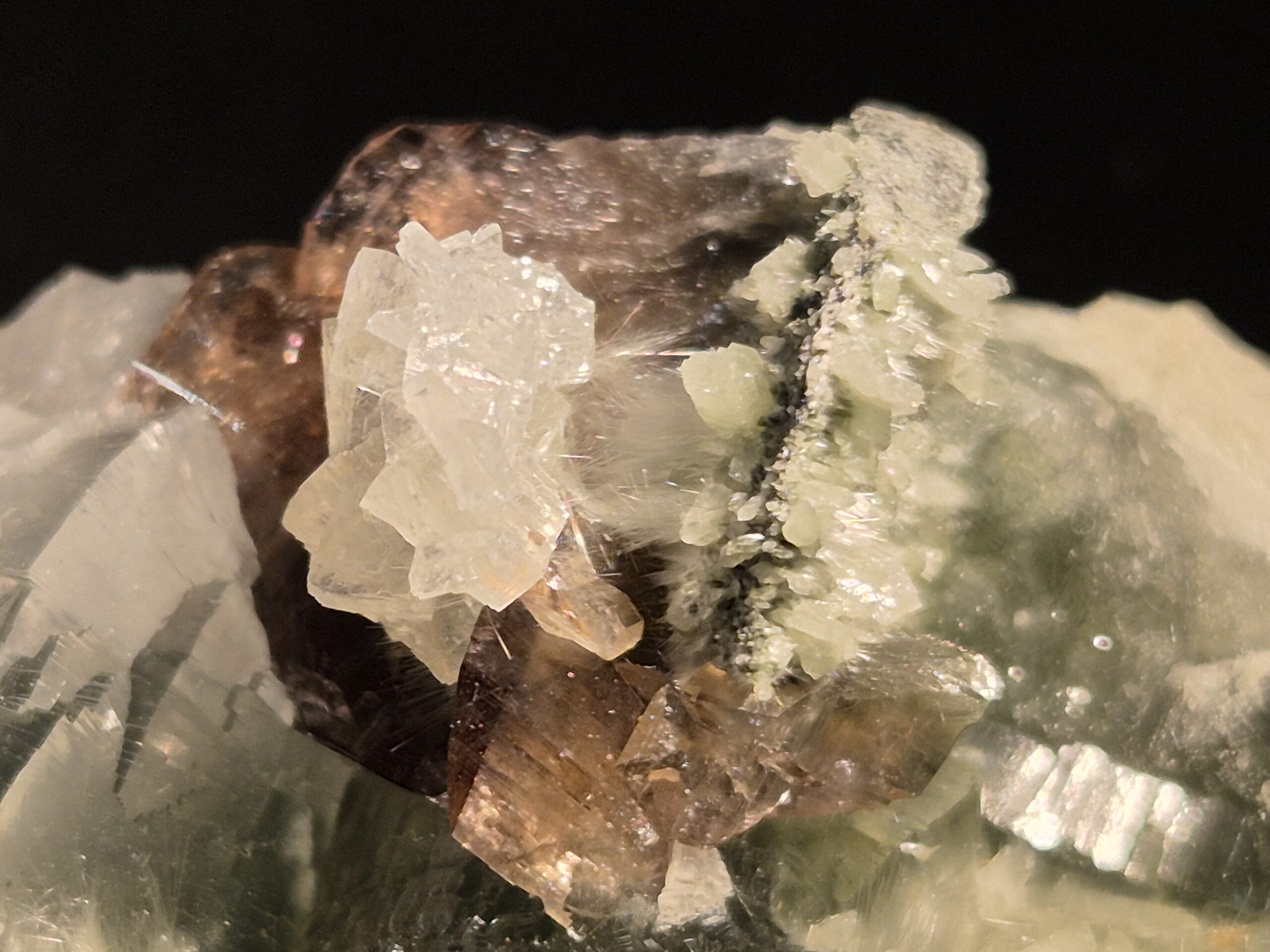 Prehnite Bissolite Axinite Zéolite Oisans – Image 3