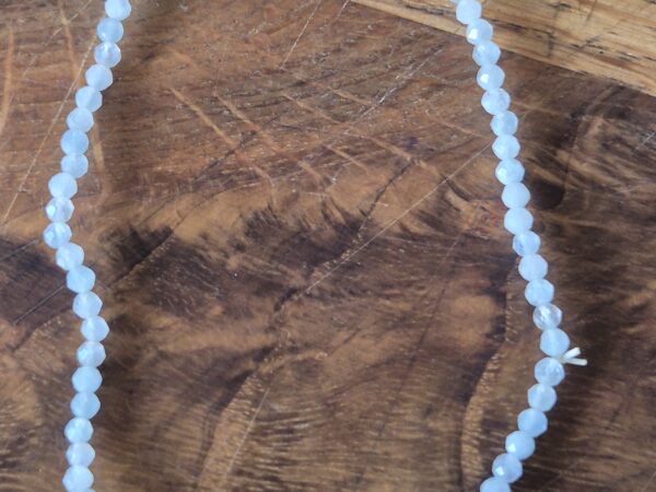 Bracelet Calcédoine facettée 2mm