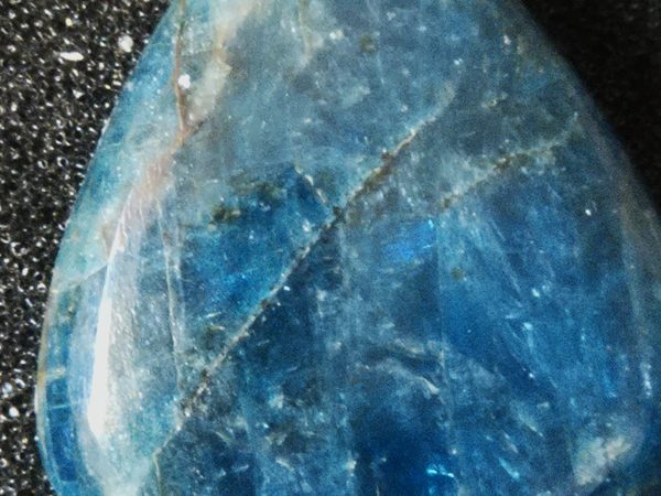 Apatite larme1