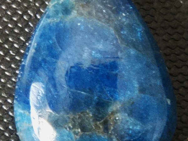 Apatite larme cabochon