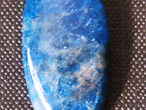 Apatite ovale cabochon