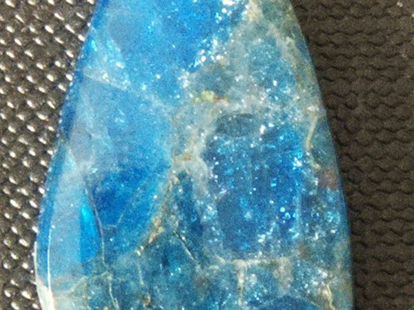 Apatite larme cabochon