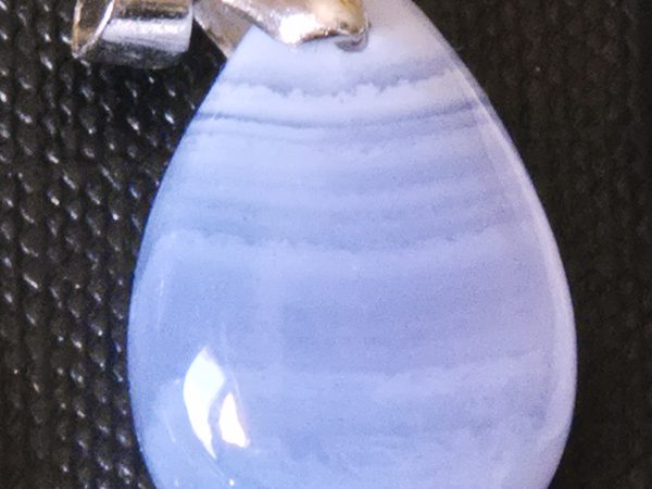 Calcédoine bleue pendentif goutte