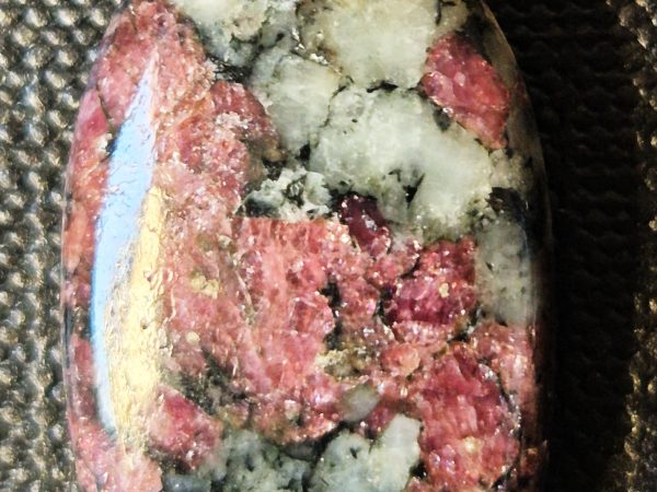 Eudialyte ovale