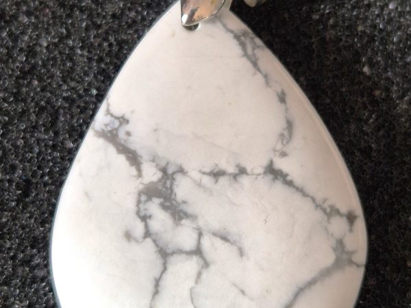 Howlite goutte pendentif