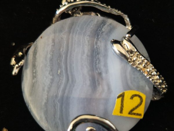 Calcédoine pendentif griffe
