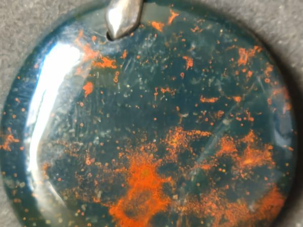 Jaspe sanguin pendentif rond